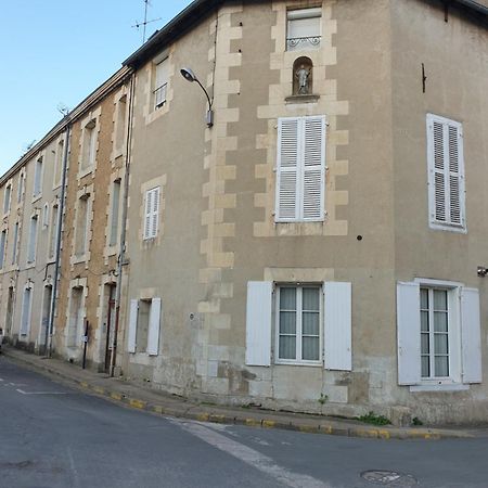 Studio Simplicien *Cosy* plein centre ville de Poitiers *TV* Wifi *Café* Exterior foto